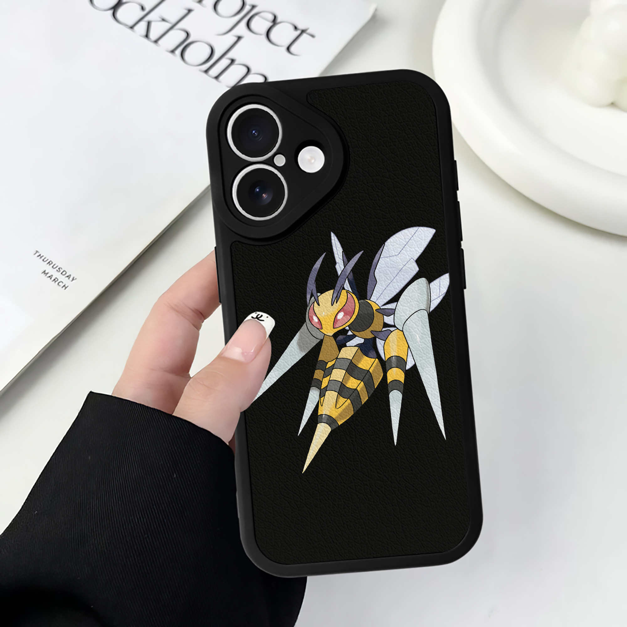 （画像用） ポケットモンスター Pokémon 【iPhone 16シリーズ対応】シリコンスマホケース（レザー調） 材質：シリコン